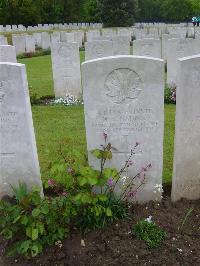 Etaples Military Cemetery - Hannie, M E